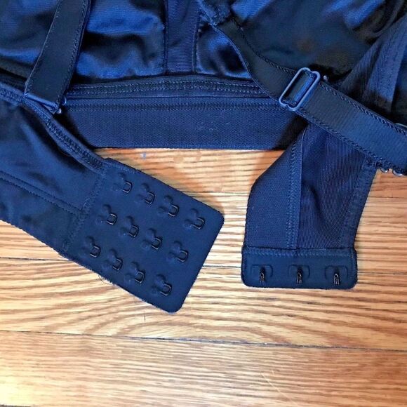 Lululemon Ta Ta Tamer Black Sports Bra 34C 34 C (1750) - Picture 5 of 6